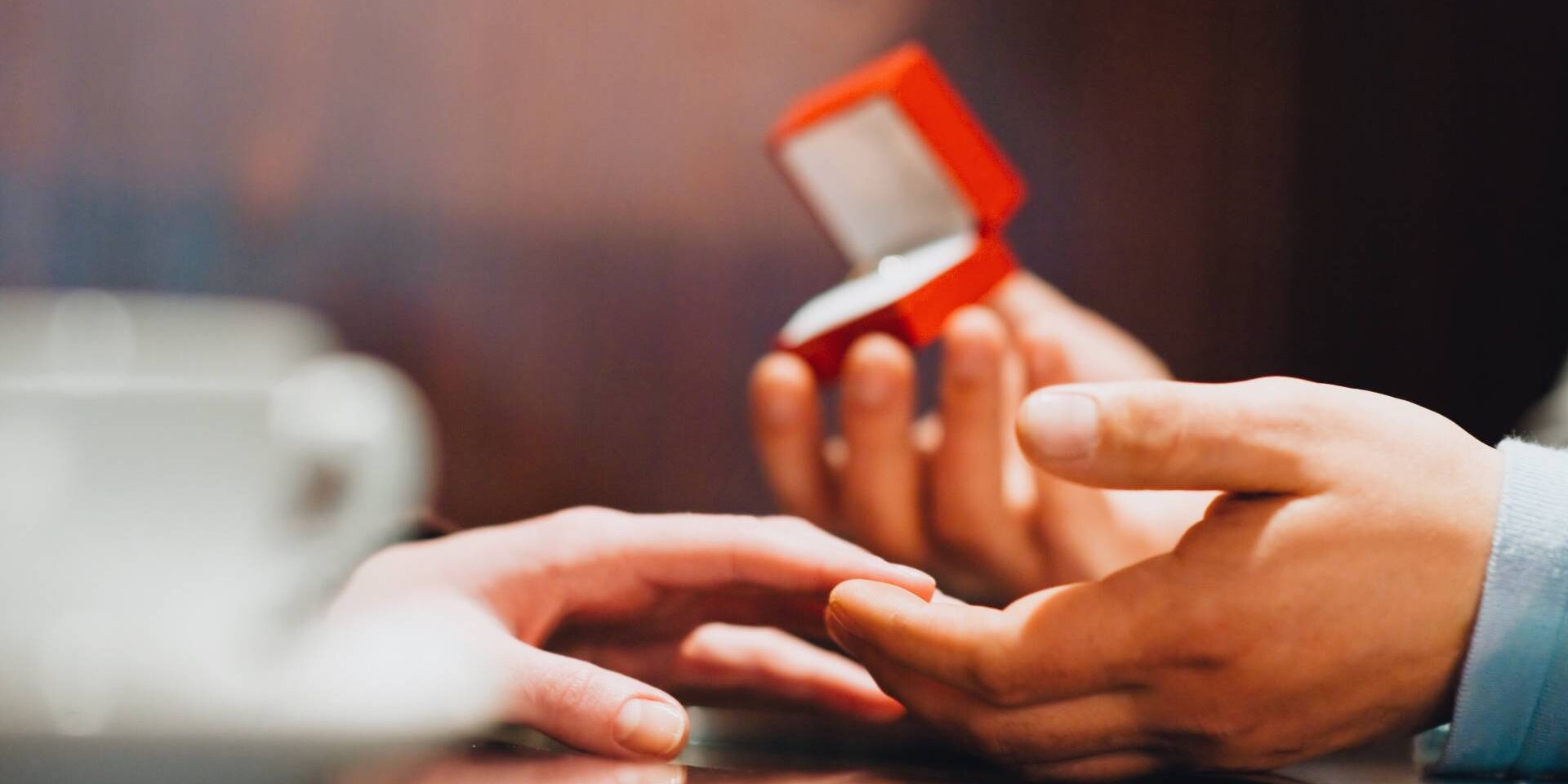 engagement-ring-2022-11-11-23-14-00-utc